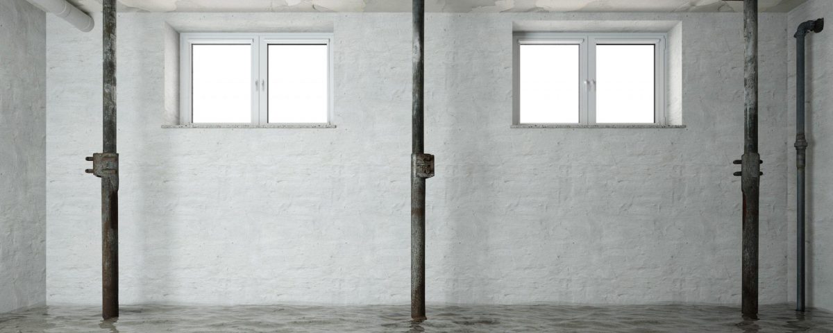 Feuchter Keller mit aufsteigender Feuchtigkeit an den Wänden